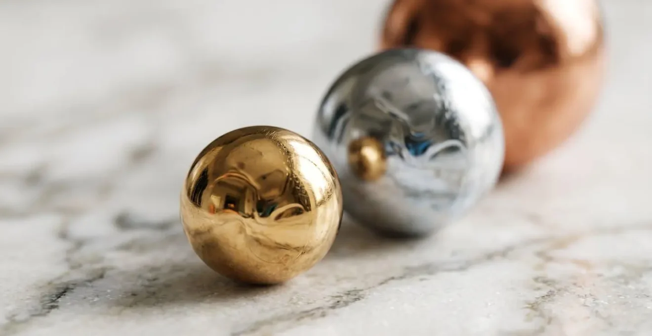 Abstract visualization of tiered financial reserves using metallic spheres